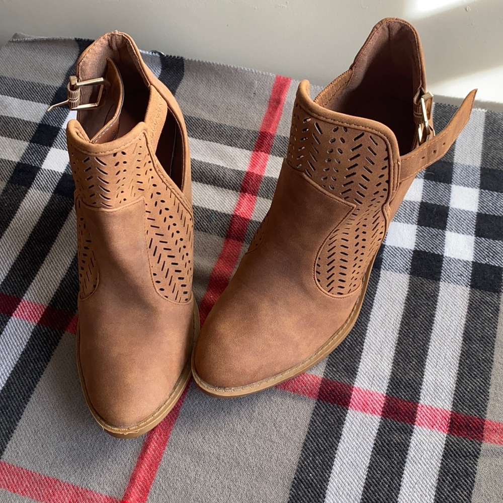 Super cute boots